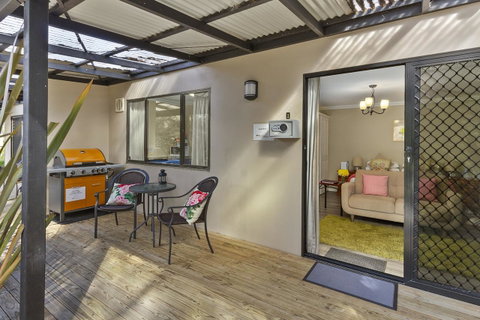 Oyster Cove Chalet - Accommodation NSW 3