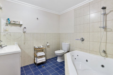 Oyster Cove Chalet - Accommodation NSW 12