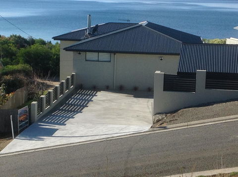Swansea Beach House Oceanfront - Accommodation NSW 3
