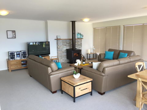 Swansea Beach House Oceanfront - Accommodation NSW 16