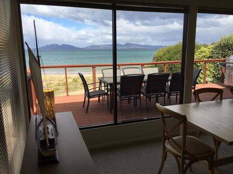 Swansea Beach House Oceanfront - Accommodation NSW 8