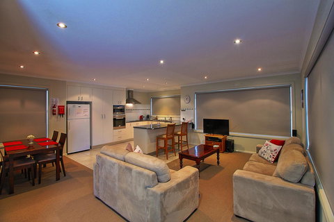 Hobart Villa - Accommodation NSW 2