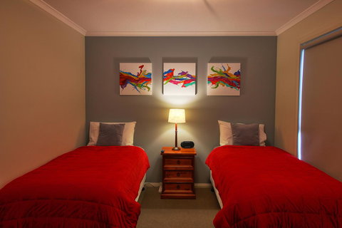 Hobart Villa - Accommodation NSW 8