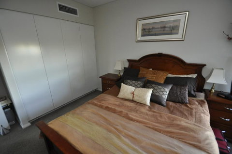 NORTH SYDNEY FULLY SELF CONTAINED MODERN 2 BED APARTMENT (16WAL) - Accommodation NSW 2