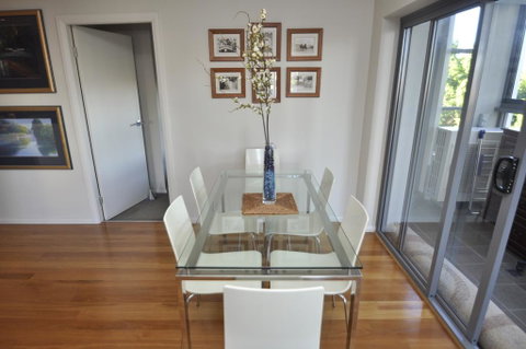 NORTH SYDNEY FULLY SELF CONTAINED MODERN 2 BED APARTMENT (16WAL) - Accommodation NSW 1