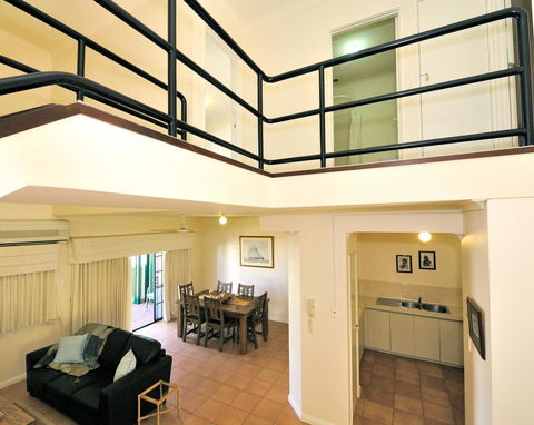 Ocean Sunsets - 2 Bedroom Converted Warehouse Apartment - Accommodation NSW 3