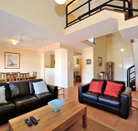 Ocean Sunsets - 2 bedroom converted warehouse apartment - Accommodation NSW