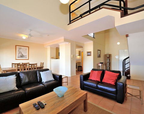 Ocean Sunsets - 2 Bedroom Converted Warehouse Apartment - Accommodation NSW 0
