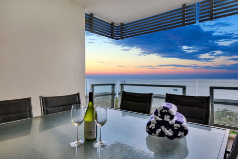 Oceana Darwin Central Oceanfront 3 Bedroom 2 Lounge Room Pool Gym Tennis Court Sleeps 9 - Accommodation NSW 0