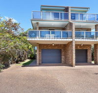 One Street from Main Beach - Accommodation NSW