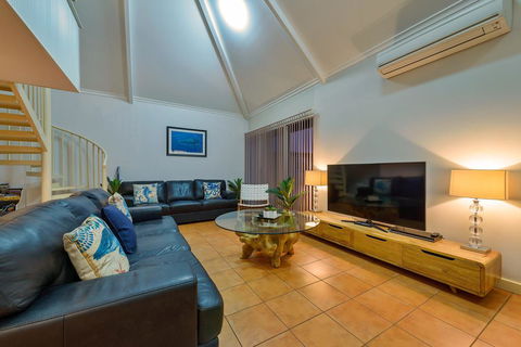 Osprey Holiday Village Unit 117 - Exquisite 3 Bedroom Holiday Villa With A Pool In The Complex - Accommodation NSW 2