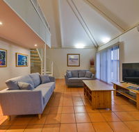 Osprey Holiday Village Unit 123 - Blissful 3 Bedroom Holiday Villa with a Pool in the Complex - Accommodation NSW
