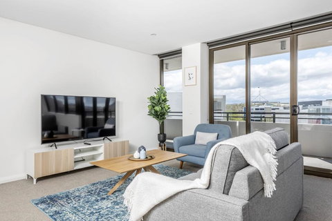 Oversized Luxe 1 Bedder - Amazing Barton - Gym - Accommodation NSW 2