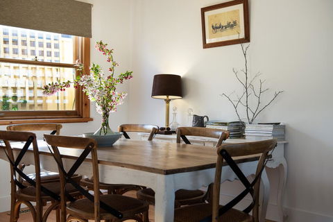 Pembroke House - Accommodation NSW 2