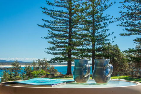 PERFECTLY POSITIONED BEACHFRONT APARTMENT-GREAT LOCATION WITH OCEAN VIEWS - Accommodation NSW 0