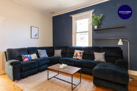 PET FRIENDLY FAMILY HOME WILLOUGHBY - Accommodation NSW 2
