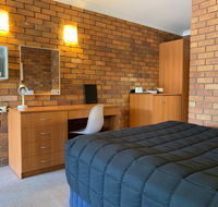 Peter Allen Motor Inn - Accommodation NSW