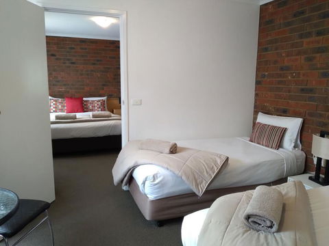 Pevensey Motor Lodge - Accommodation NSW 2