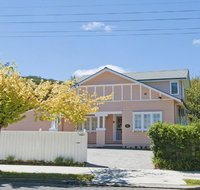 Plum Tree Cottage - warm cosy  walk to town - Accommodation NSW