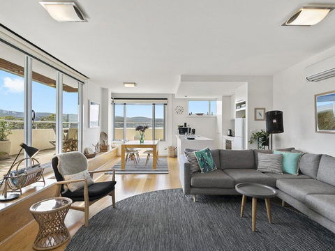 POINT GREY APARTMENT ONE - VIEWPOINT - Accommodation NSW 2