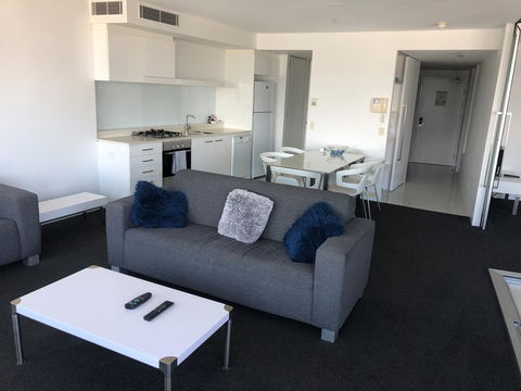 Q1 1 Bedroom Apartment On 30th Floor - Accommodation NSW 1