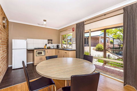 Quality Apartments Banksia Gardens - Accommodation NSW 0