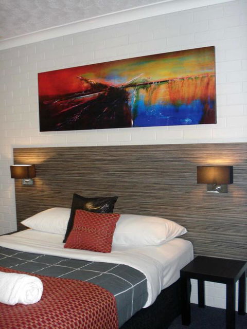 Raceview Motor Inn - Accommodation NSW 3