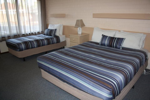Raglan Motor Inn - Accommodation NSW 2