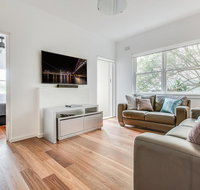 Renovated art deco flat close to city and harbour - Accommodation NSW