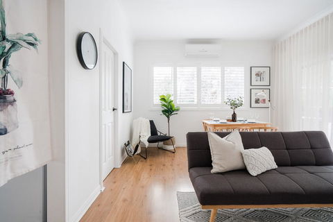 Restful Allawah Retreat Near Sydney Airport - Accommodation NSW 2