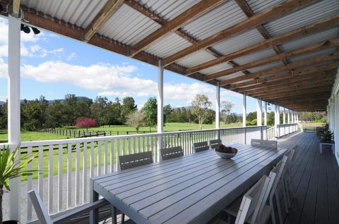 Rivermist - Luxury 6 Bedrooms & 6 Bathrooms! - Accommodation NSW 2