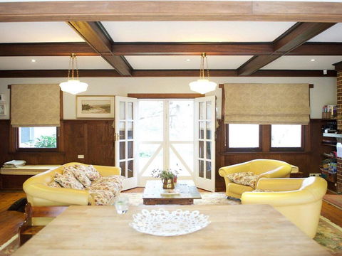 Robin Hill Manor - Rambling Retreat & Tennis Court - Accommodation NSW 1