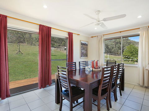 Rosa Estate In Broke - Two 3br House In Walking Distance To Cellar Doors - Accommodation NSW 3