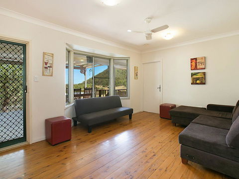 Rosa House In Broke, 4br House In Walking Distance To Cellar Doors - Accommodation NSW 3