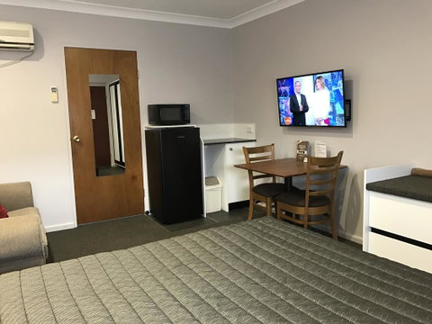 Roydons Motor Inn - Accommodation NSW 0