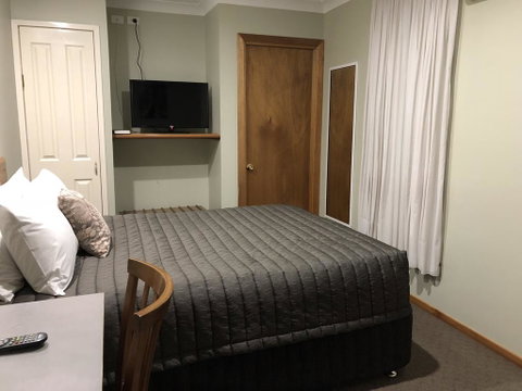 Roydons Motor Inn - Accommodation NSW 3