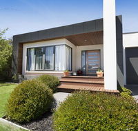 SAFETY BEACH ENTERTAINER - Accommodation NSW
