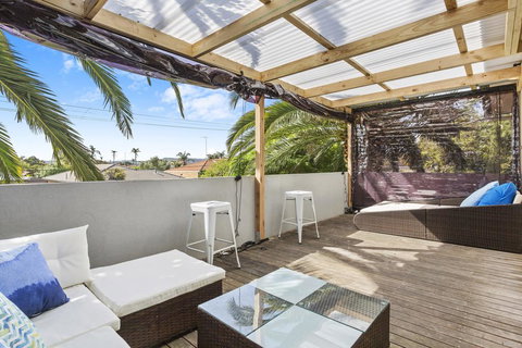 SANTORINI BEACH HOUSE - SAFETY BEACH - Accommodation NSW 3