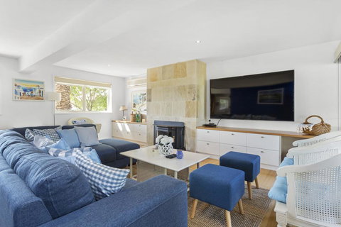 SANTORINI BEACH HOUSE - SAFETY BEACH - Accommodation NSW 2