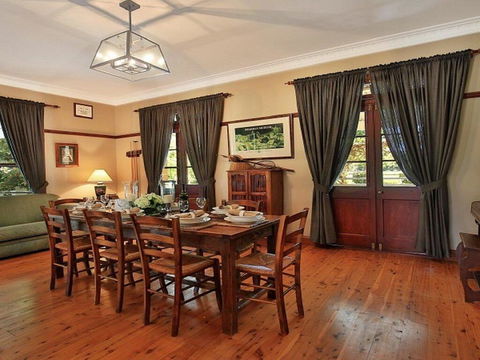 Sarnia - Period Home In Garden Oasis With Pool - Accommodation NSW 3