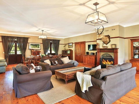 Sarnia - Period Home In Garden Oasis With Pool - Accommodation NSW 2