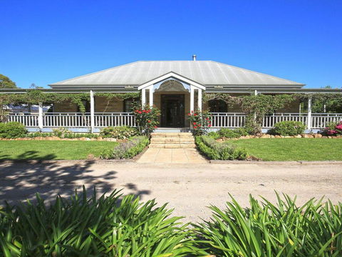 Sarnia - Period Home In Garden Oasis With Pool - Accommodation NSW 0