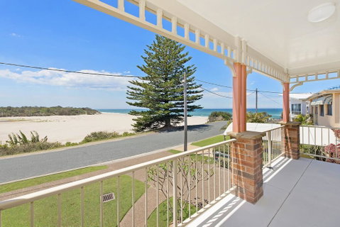 SEASCAPE - An Enticing Lakeside Escape - Accommodation NSW 0