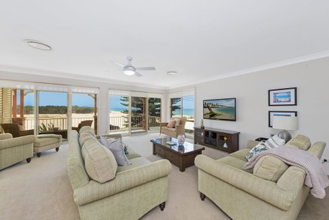 SEASCAPE - An Enticing Lakeside Escape - Accommodation NSW 1