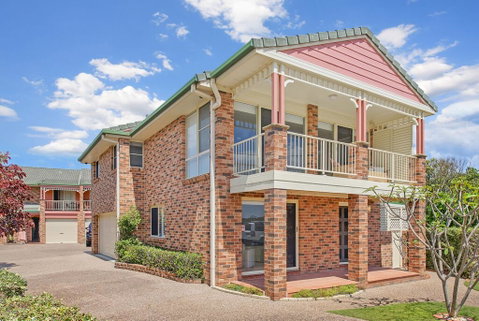 SEASCAPE - An Enticing Lakeside Escape - Accommodation NSW 3