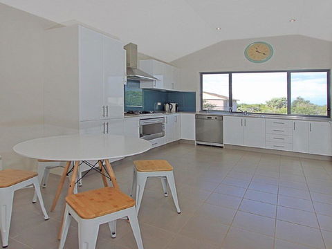 Seaside Escape - At Jones Beach, Swimming Pool - Accommodation NSW 1