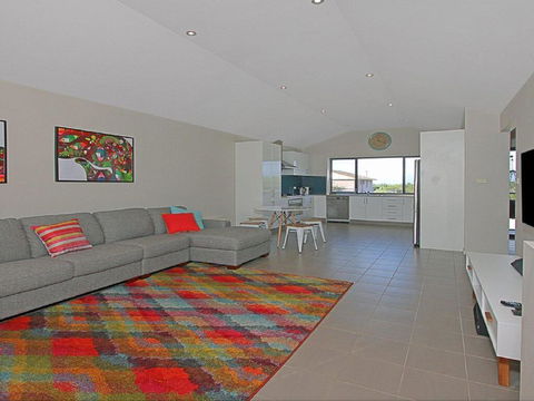 Seaside Escape - At Jones Beach, Swimming Pool - Accommodation NSW 2