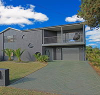 Seaside Escape - at Jones Beach swimming pool - Accommodation NSW
