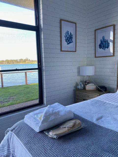 Serenity By The Lake - Accommodation NSW 3