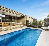 Serenity on Seaview Boutique retreat with pool by the beach - Accommodation NSW